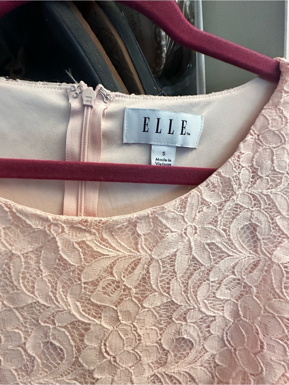 Beautiful ELLE blush pink lace dress in a feminine fit & flare silhouette. 🌸 - Picture 3 of 5